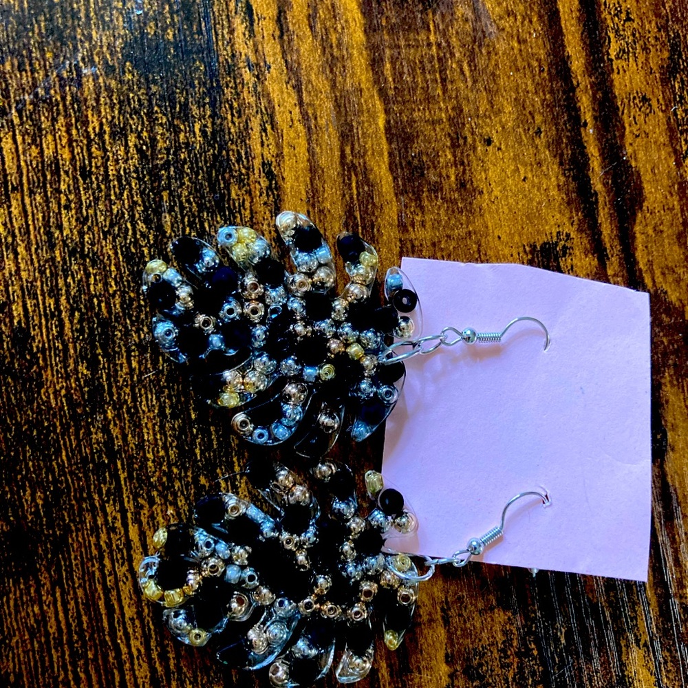 Dangle bead earrings